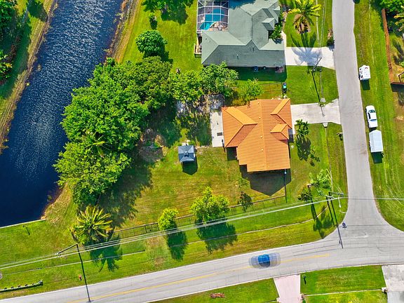 3rd image of 2593 SE Lyman Circle