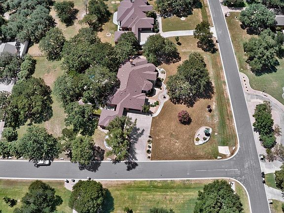 3rd image of 116 Roble Roja Dr