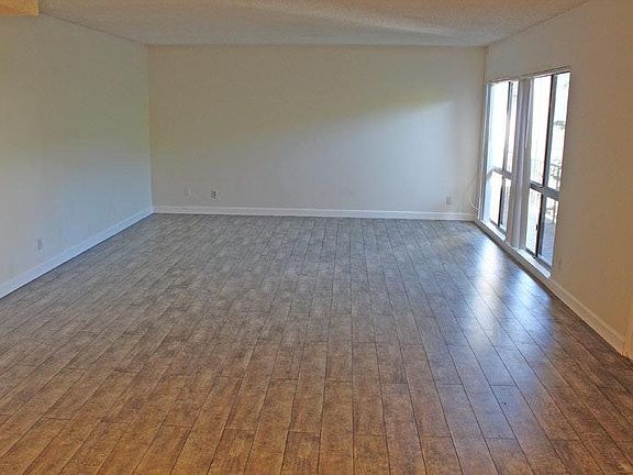 3rd image of 5315 Zelzah Ave APT 13