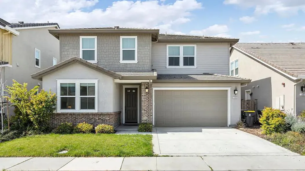 4 bed, 2281 sqft, $3,800 — Photo 3