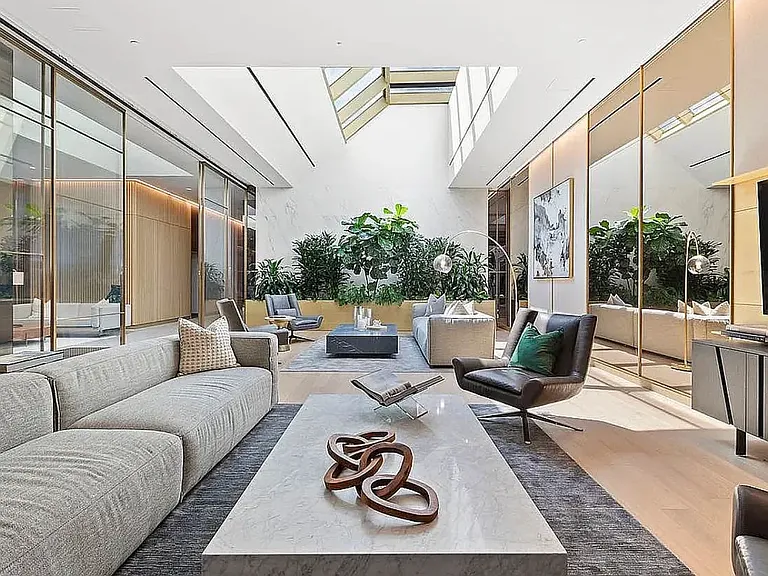 500 W 45th St #509 — Photo 9