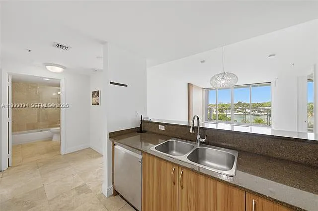 6305 Indian Creek Dr #5D — Photo 8