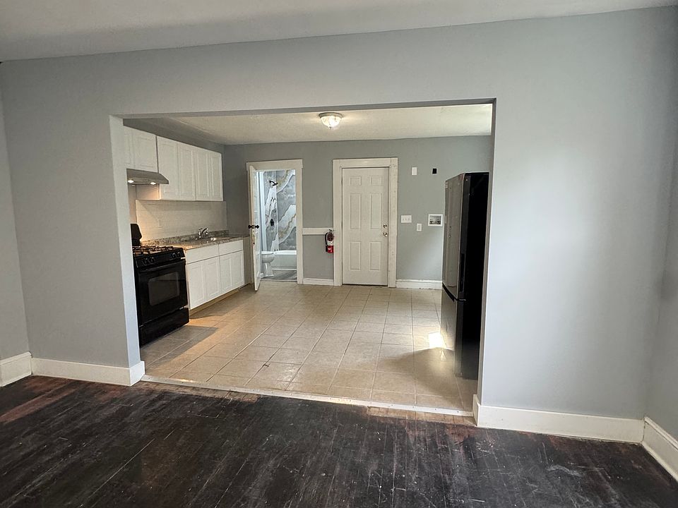 1st image of 942 N Main Ave #1