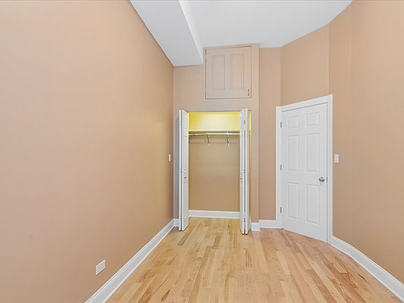 5th image of 4220 S Champlain Ave APT 3S