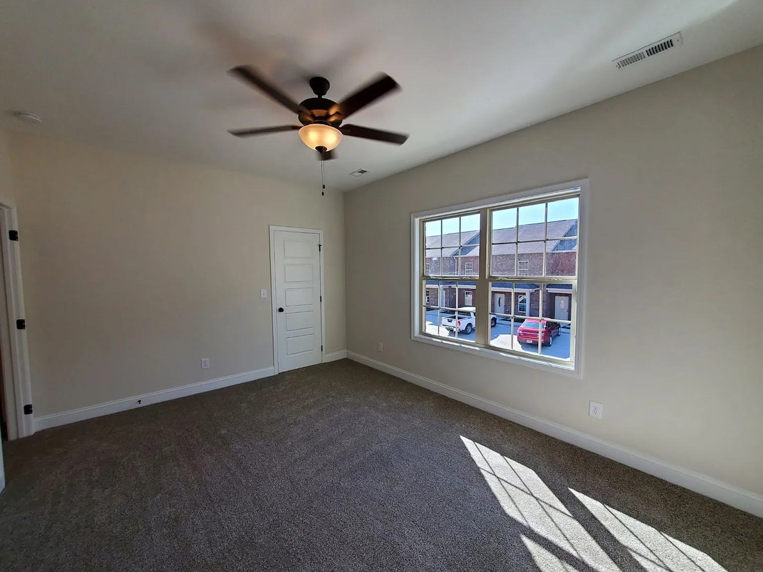449 Oak St — Photo 4