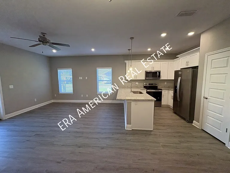 838 Fairview Dr — Photo 5