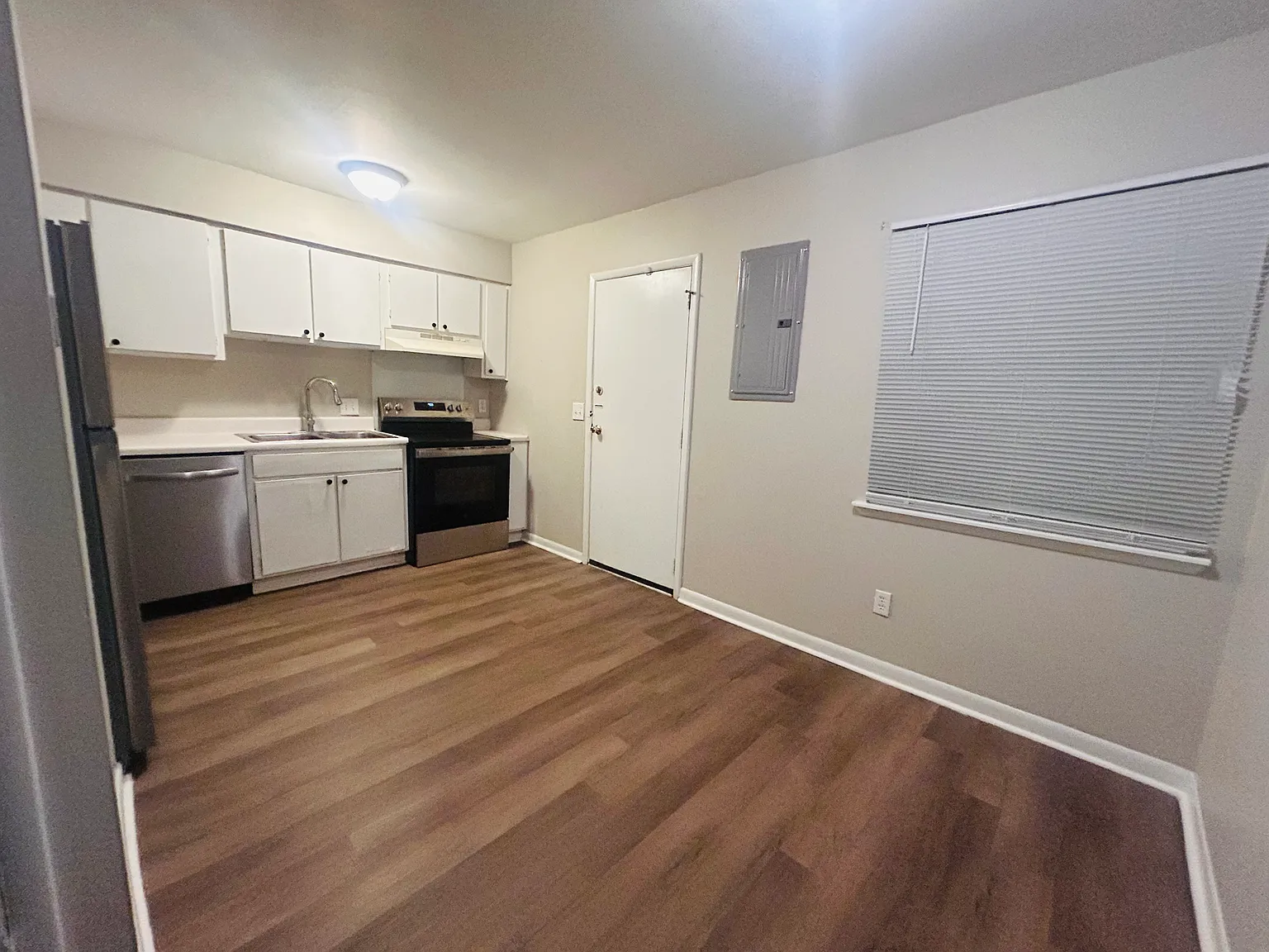 2 bed, 1.5 bath, 1050 sqft, $998 — Photo 4