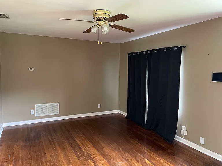 210 Basswood Dr — Photo 2