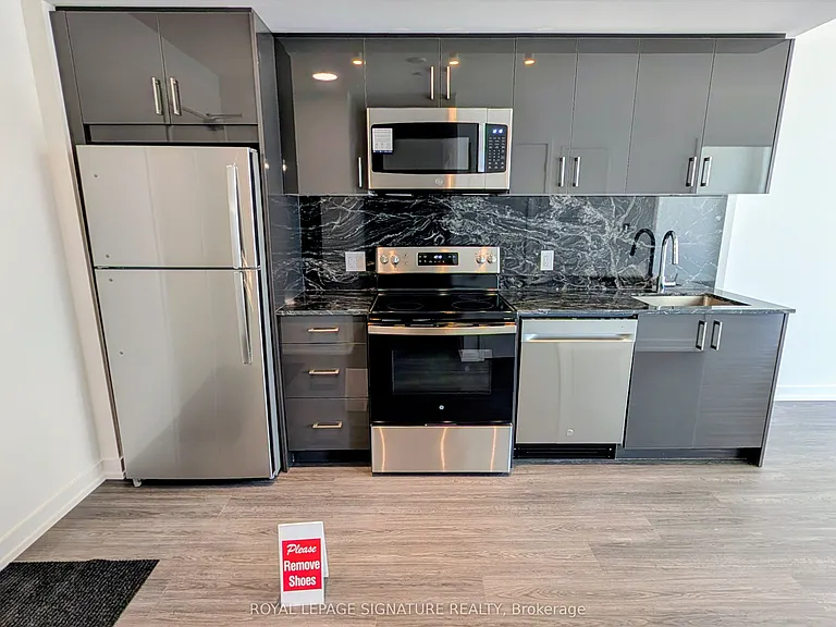 4010 Eglinton Ave W #807 — Photo 3