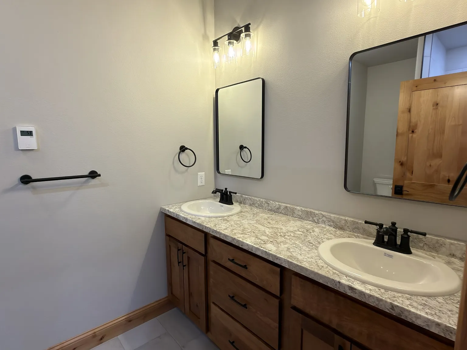 527 Ayla Ln - A — Photo 2