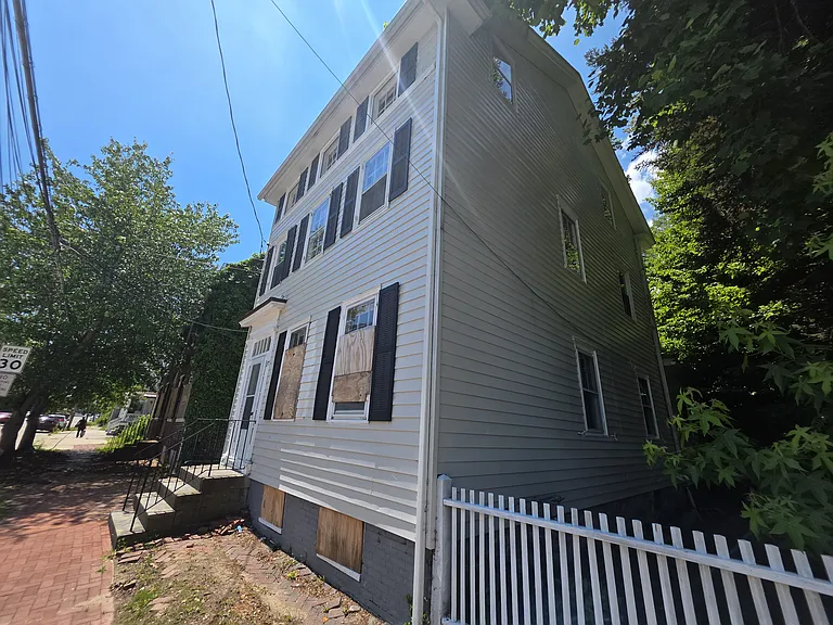 277 E Broadway — Photo 1