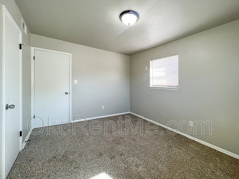 1900 N Mitchell Dr — Photo 27