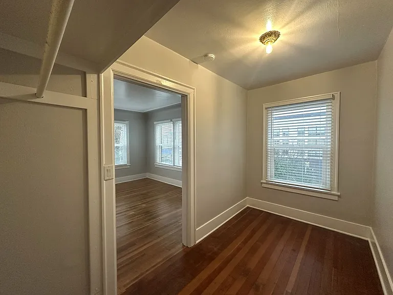 Belmont - 13 Unit — Photo 11