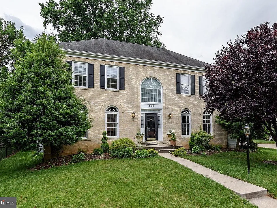 305 Flannery Ln