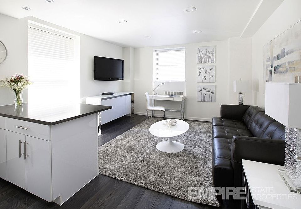 1st image of 150 W 51st St APT 1910