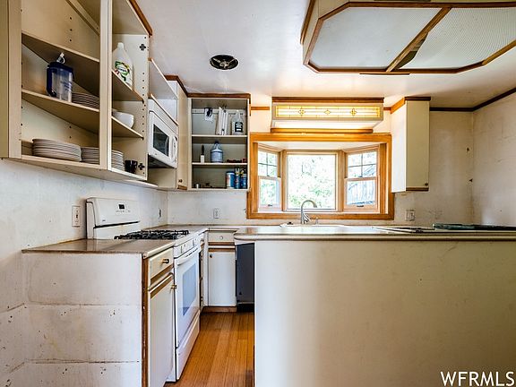 4th image of 1389 E Michigan Ave