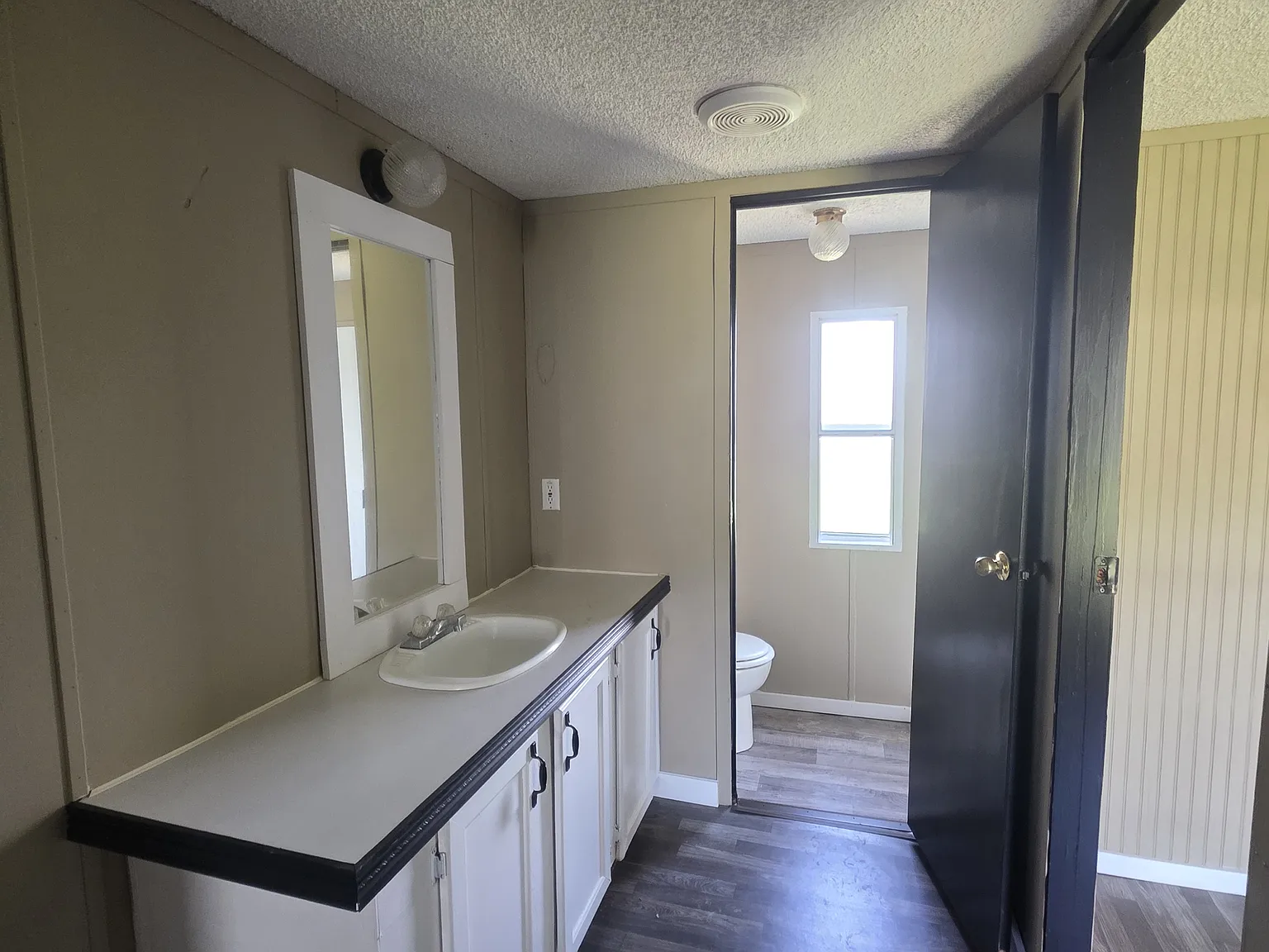 3 bed, 929 sqft, $1,000 — Photo 4