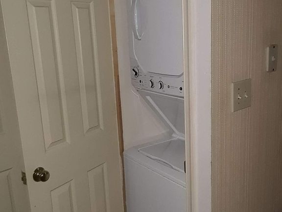3rd image of 935 Innsbruck Dr