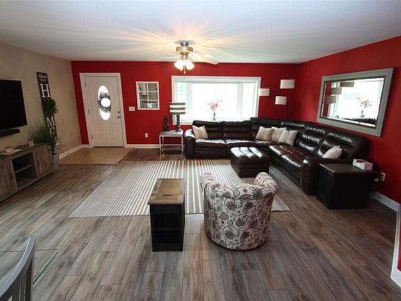 2nd image of 2505 Rainbow Dr