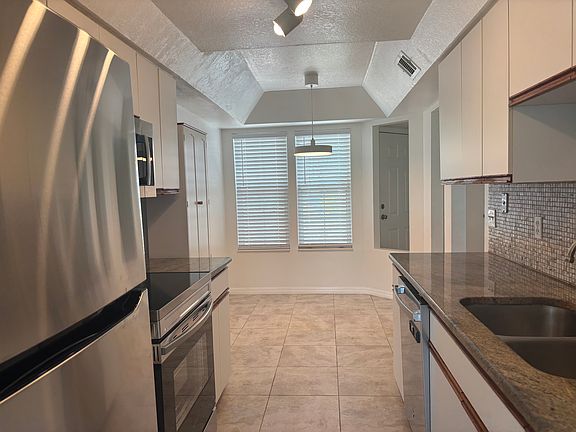 3rd image of 4813 Coachmans Dr APT 3