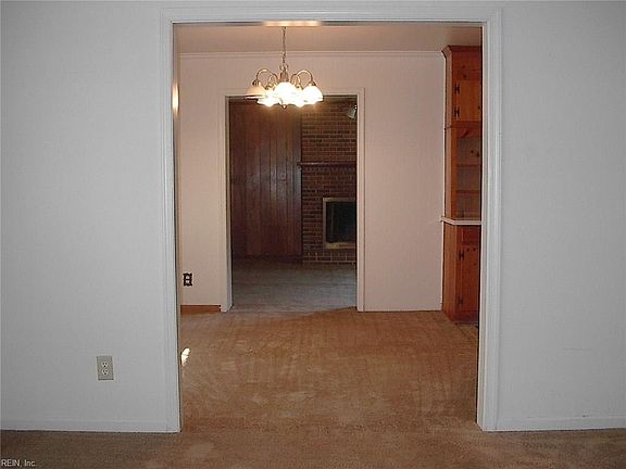 5th image of 884 Colleen Dr