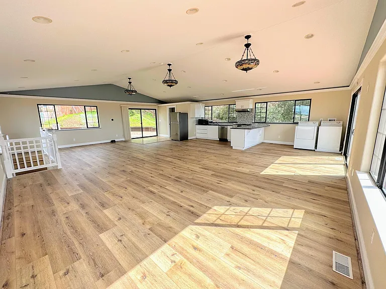 6077 Felix Ave — Photo 2