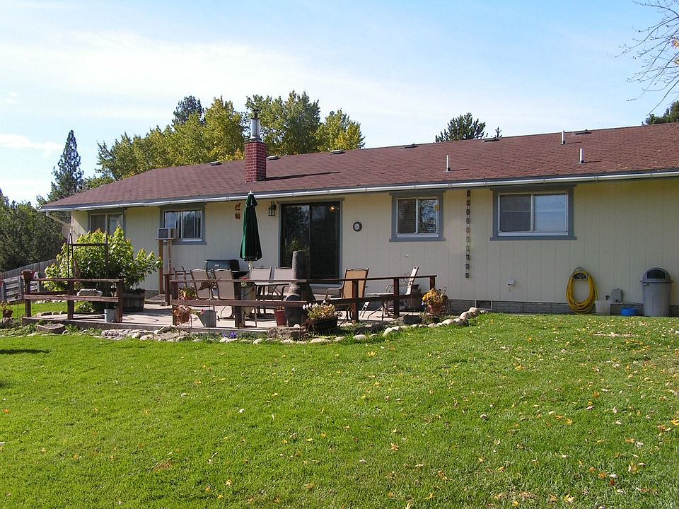 2200 square foot Home with Creek Frontage