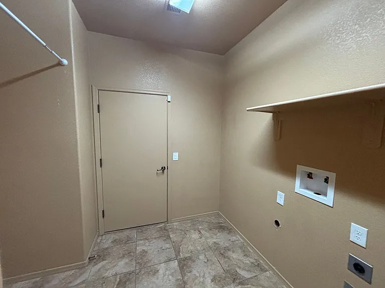 5558 Wilder Dr — Photo 13