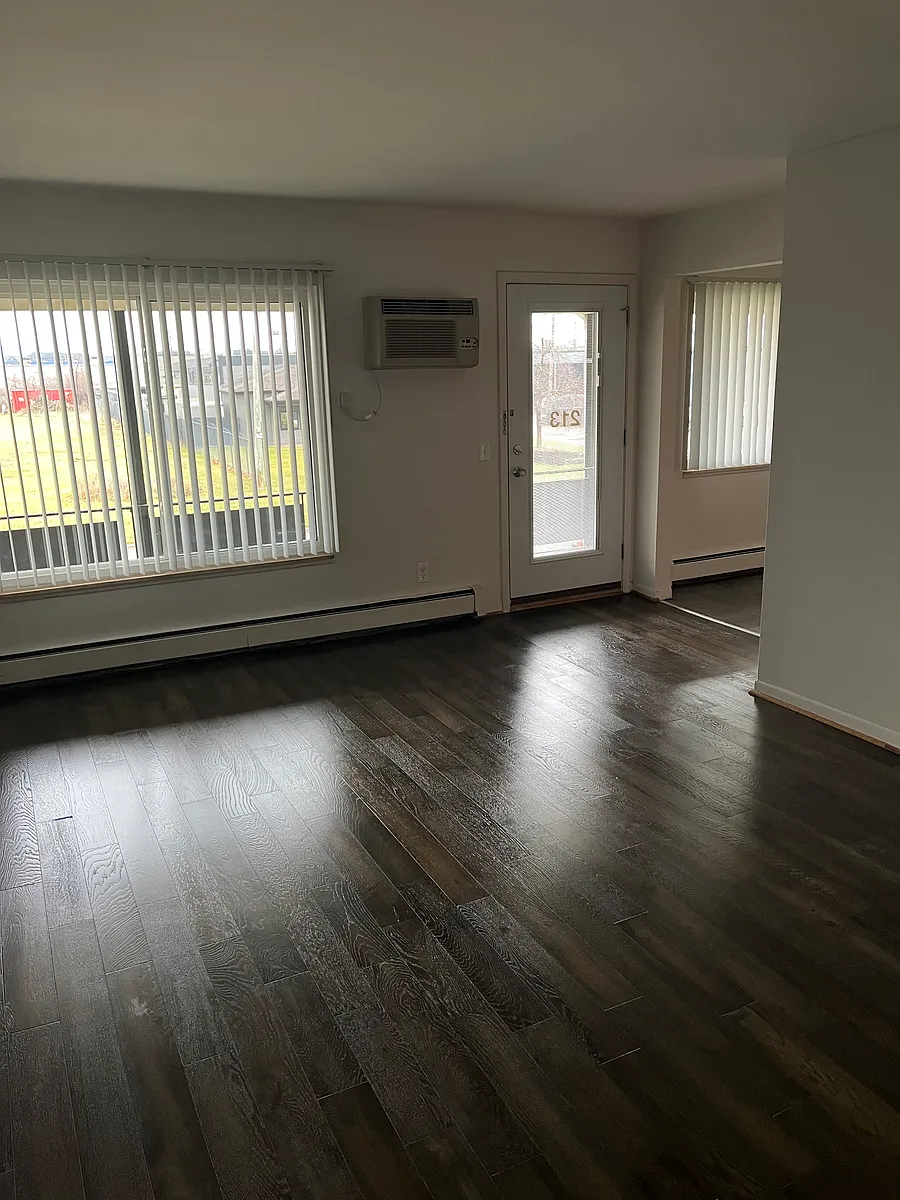 Photo 2 of 9 - 148 E Elmwood Ave #213 - Clawson, MI Building Photo - 148 E Elmwood Ave #213