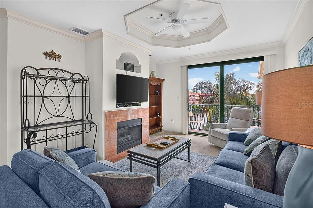 3 bed, 2.0 bath, 1453 sqft, $3,000 — Photo 4