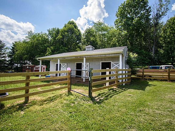5th image of 4103 Gedney Park Dr