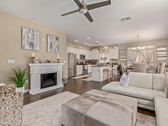 4th image of 240 W JUNIPER Avenue #1225
