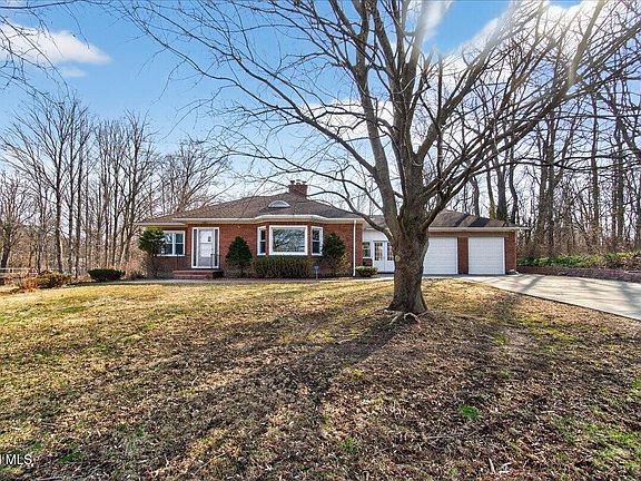 3rd image of 227 Sugar Hill Road