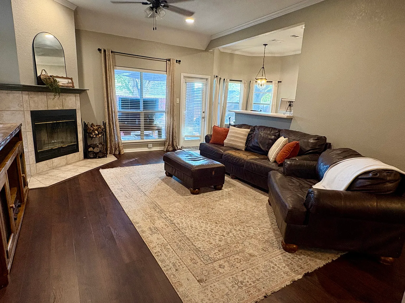 4 bed, 1862 sqft, $2,200 — Photo 3