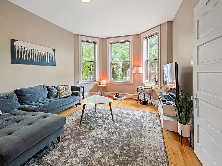 2336 N Oakley Ave #2 — Photo 6