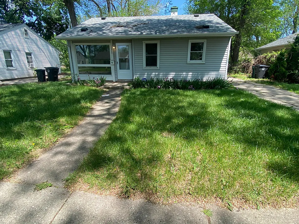 10040 Albany Ave