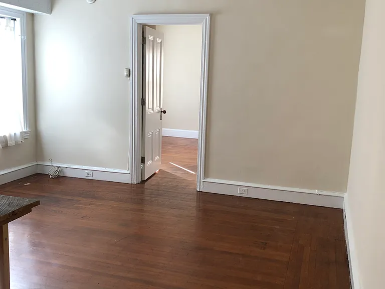 2124 Walnut St #3R — Photo 4