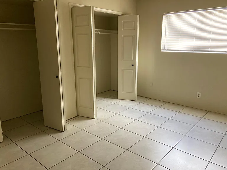 5708 Stockdale Hwy #2 — Photo 5
