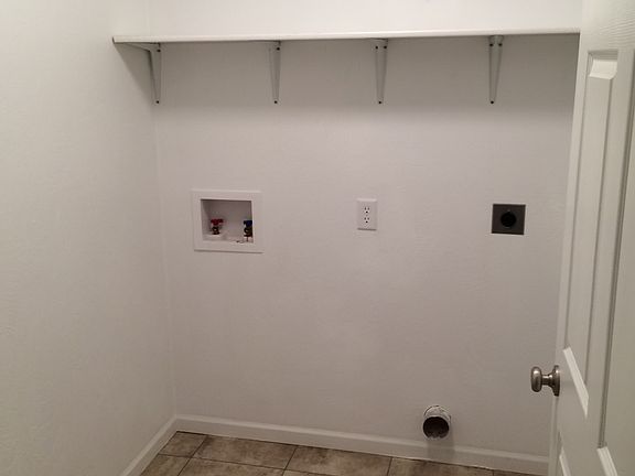 4th image of 900 Pear St APT B