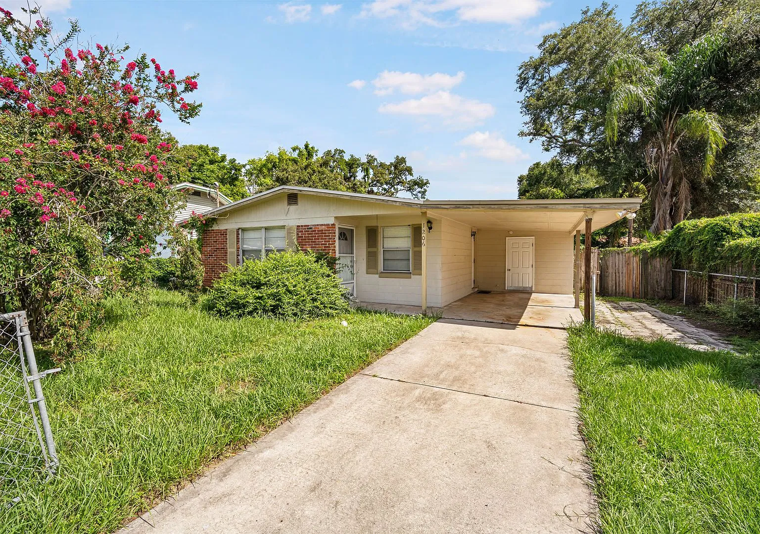 Move in Ready! Modern Style, Renovated 3 bed 1 bath House $1895 Hurry make this cozy place your H... — Photo 1