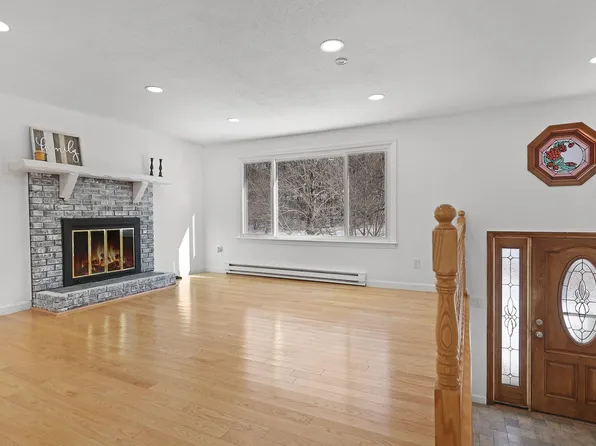 9 Claire Avenue, Derry, NH 03038