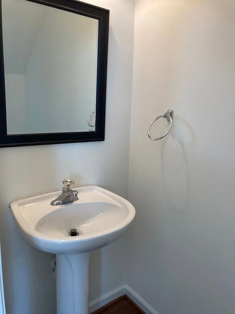 Stunning 3 Bedroom in Matthews, Wont Last Long! — Photo 4