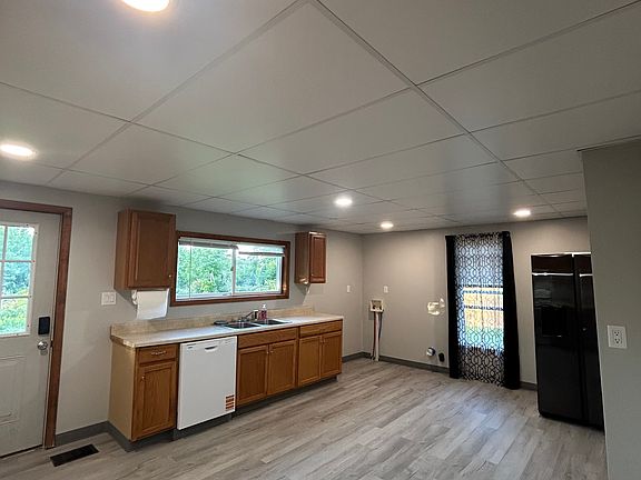 3rd image of 8-10 Madison Ave #8