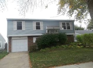 1465 Walden Cir, Aurora, IL 60506