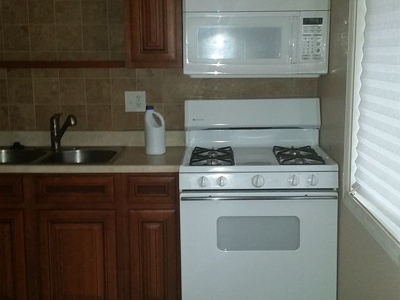 2nd image of 10228 Edgefield Dr
