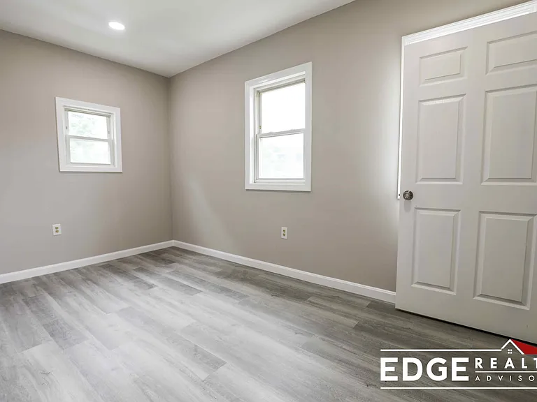 66 Quint Ave #2 — Photo 6