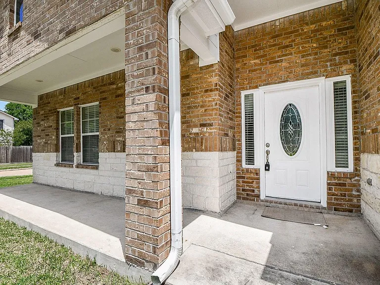 927 Grand Junction Dr — Photo 2
