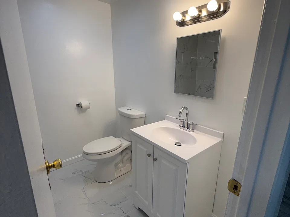 147-151 Adams St #149R