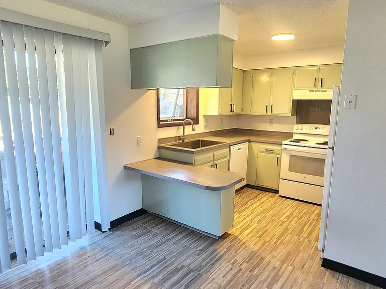 913 Spartan Dr #913 — Photo 8