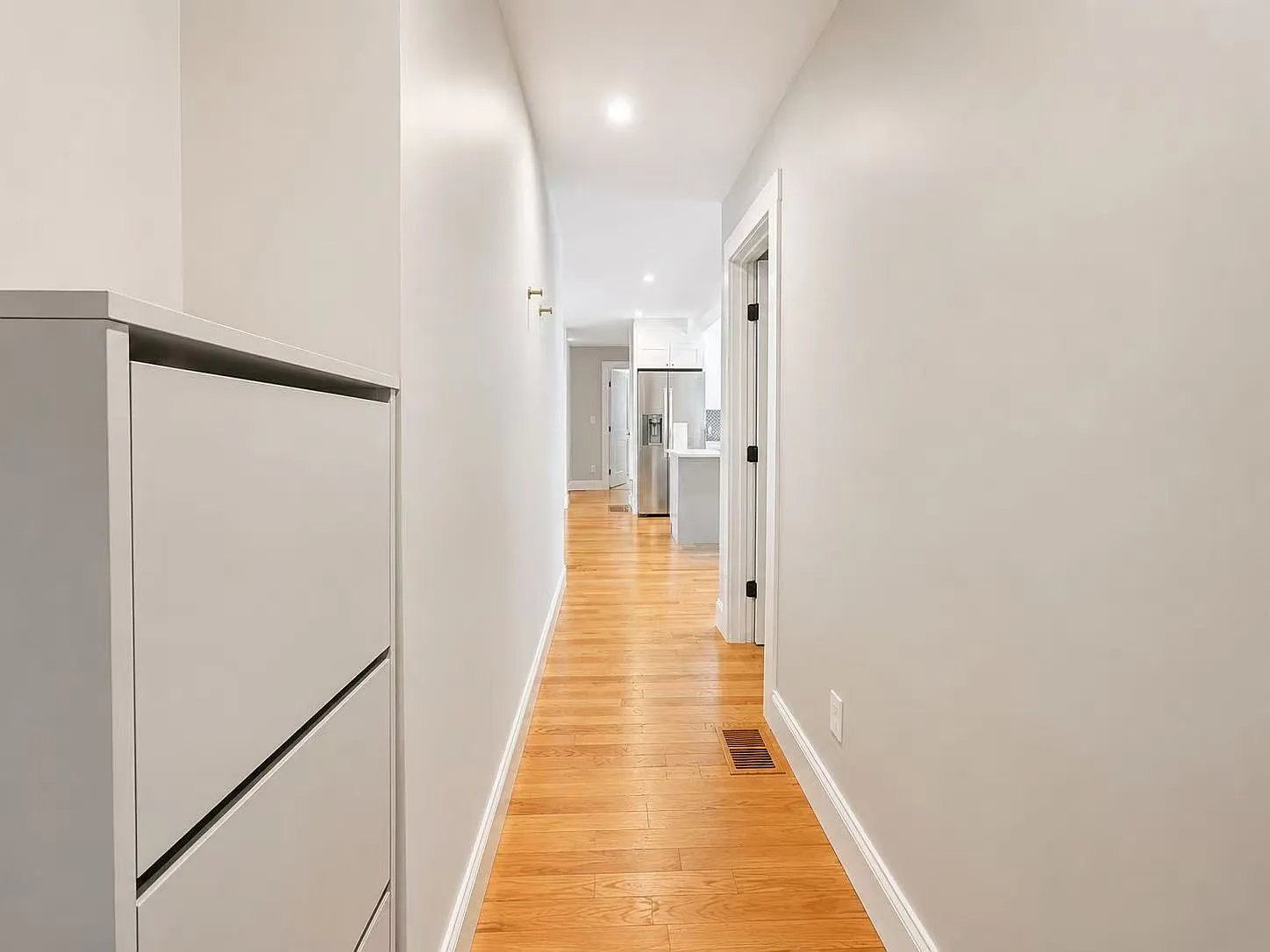 4 bed, 1750 sqft, $5,200 — Photo 3